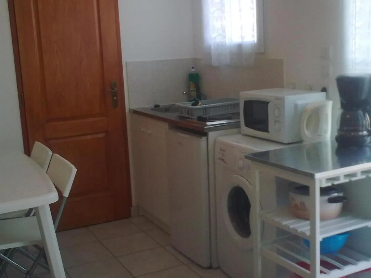 Studio Climatise. Proche Parking, Commerces Et Mer Apartment Carqueiranne