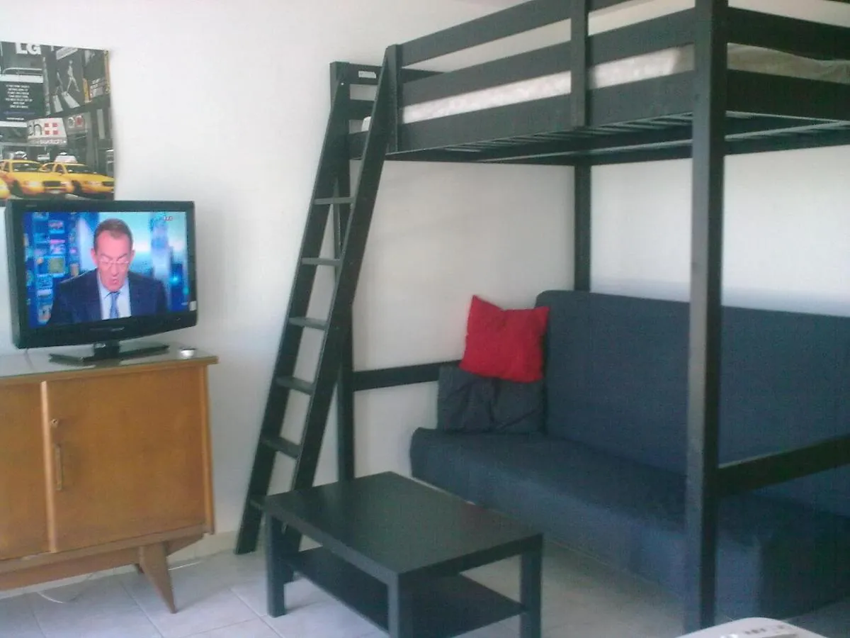 Studio Climatise. Proche Parking, Commerces Et Mer Apartment Carqueiranne France